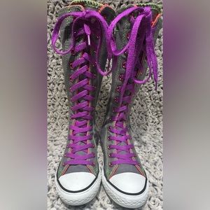 Converse Juniors Girls' Chuck Taylor
All Star Knee-high US Size 1. Grey/multi.